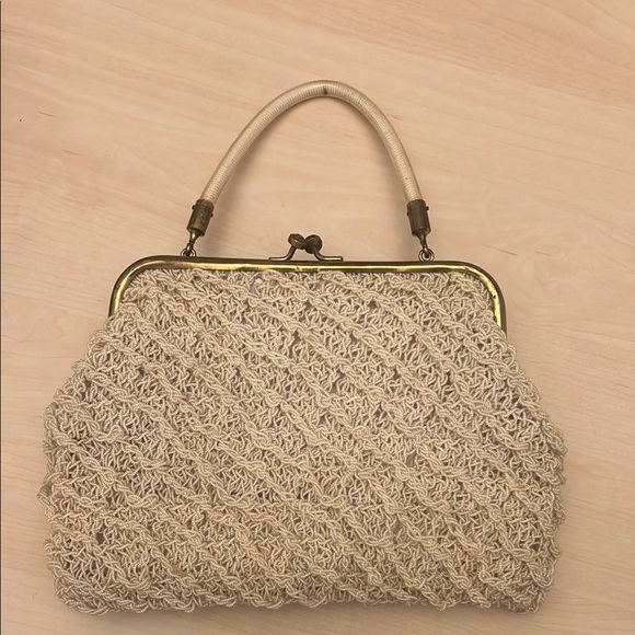 Elegant Beige Handbag - Picture 3 of 5